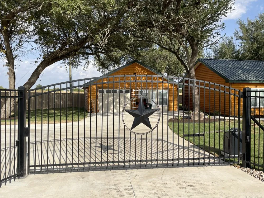 Expert vinyl fence installation in Bartlett, TX by E5 Gate Services