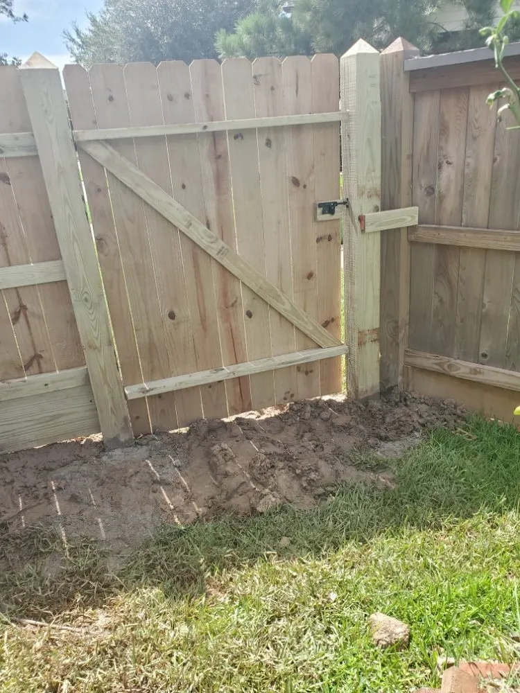 Affordable privacy fencing in Cypress, TX by E&A Construction