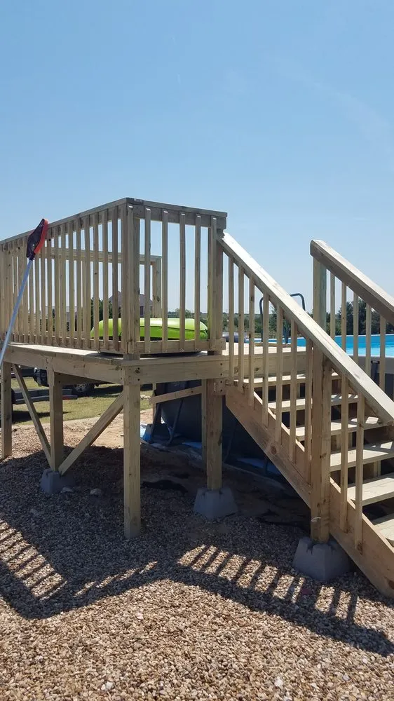 Local fence installation service in Newark, TX - E&C construction
