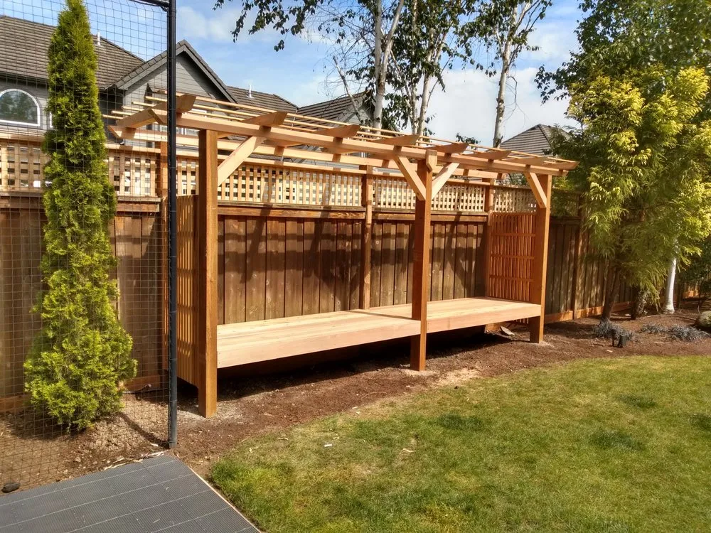 Quality vinyl fence installation for homes in Eugene, OR by Eclipse Fence & Construction