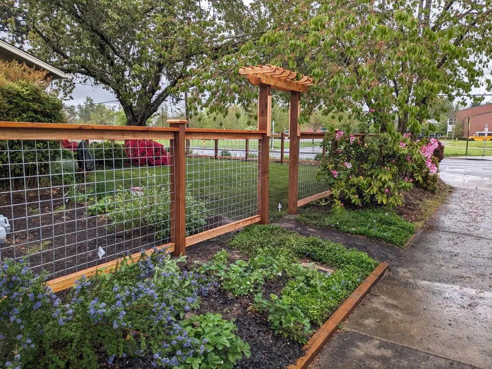Expert wood fence service experts serving Eugene, OR - Eclipse Fence & Construction