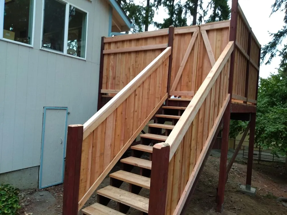 Affordable vinyl fence installation service in Eugene, OR - Eclipse Fence & Construction