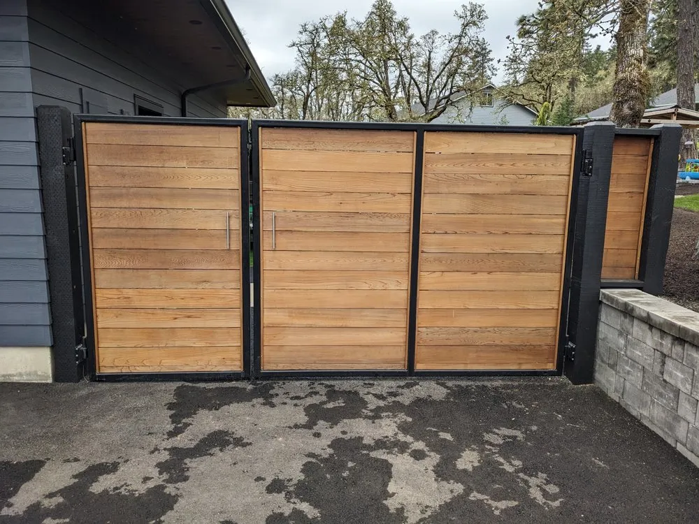 Professional chain link fencing for homes in Eugene, OR by Eclipse Fence & Construction
