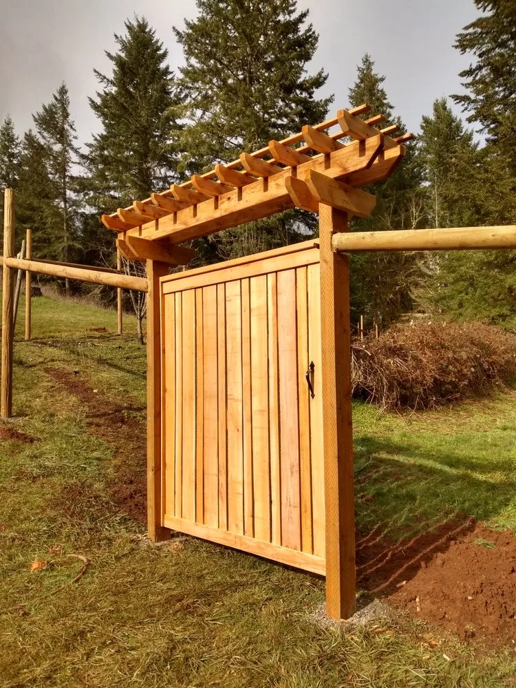 Local fence installation experts serving Eugene, OR - Eclipse Fence & Construction