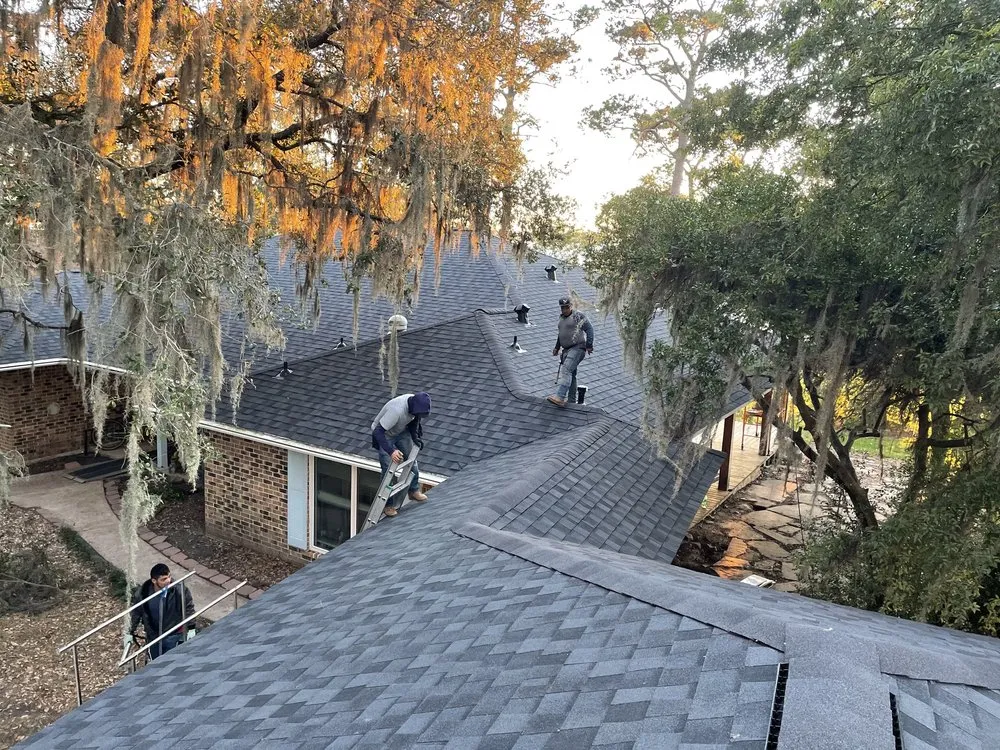 Quality vinyl fence installation in Manvel, TX by Eclipse Roofing