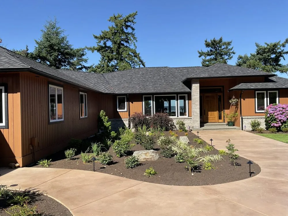 Trusted vinyl fence installation in Bothell, WA by Ediscapes Landscaping