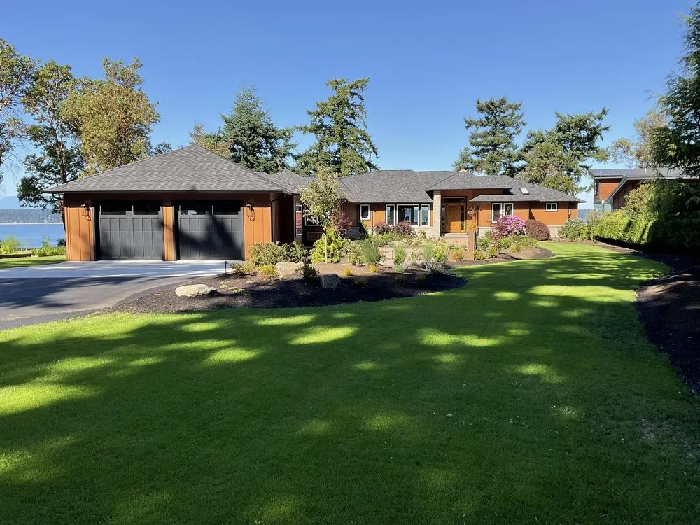 Affordable vinyl fence installation for homes in Bothell, WA by Ediscapes Landscaping