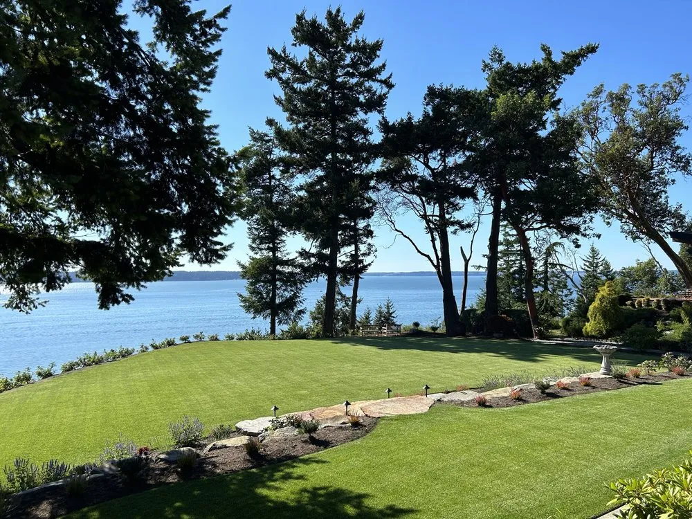 Affordable wood fence service service in Bothell, WA - Ediscapes Landscaping