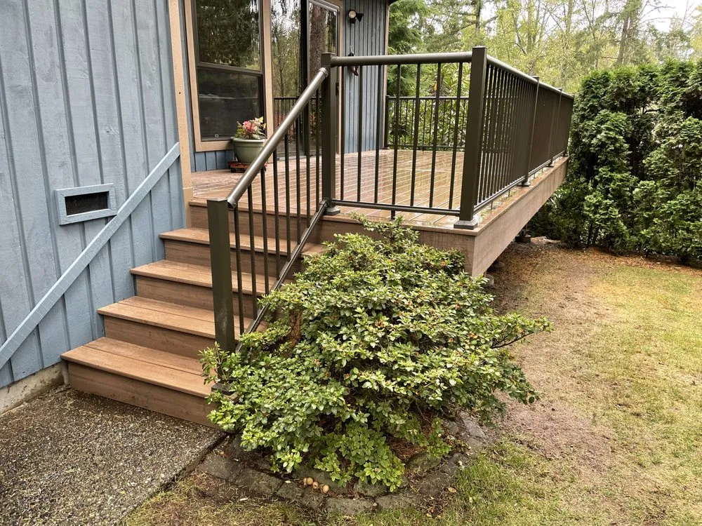Quality privacy fencing experts serving Everett, WA - Emerald Oasis Construction