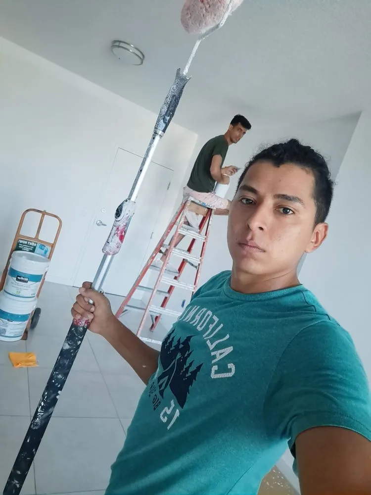 Reliable vinyl fence installation experts serving Miami, FL - Enos Solutions