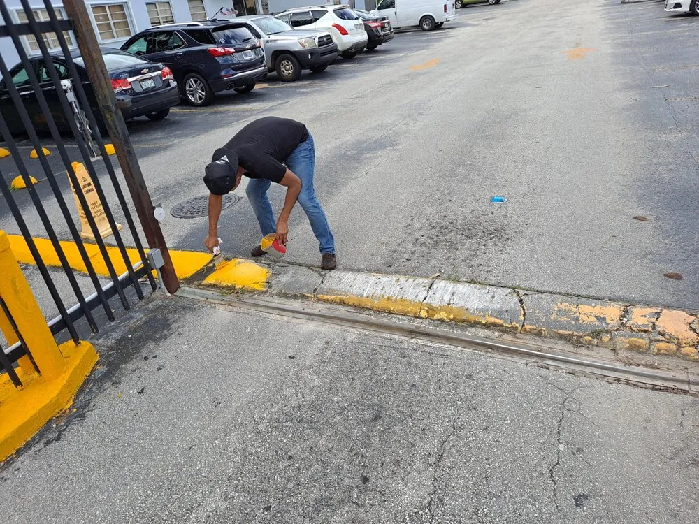 Expert wood fence service experts serving Miami, FL - Enos Solutions