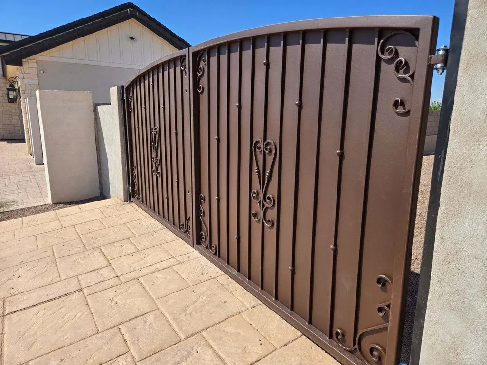Quality vinyl fence installation service in Apache Junction, AZ - EOS Designz