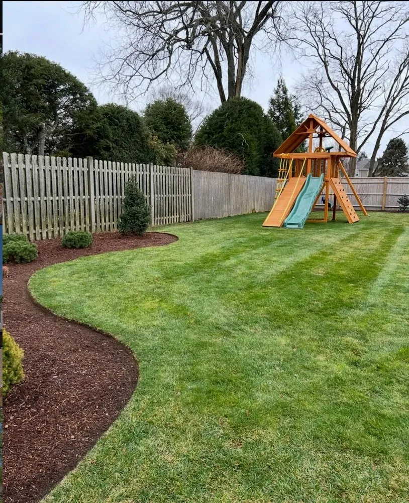 Top-rated vinyl fence installation for homes in Newark, DE by ER Construction