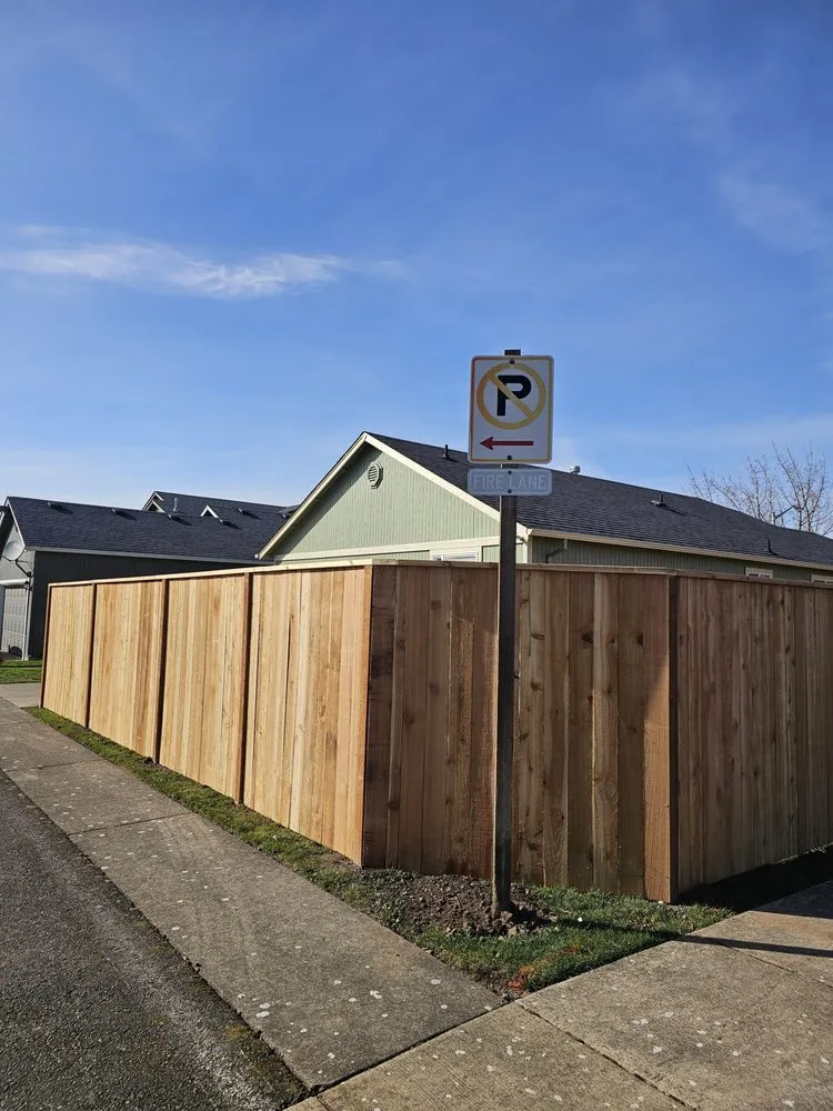 Top-rated vinyl fence installation in Eugene, OR by Eugene General Construction