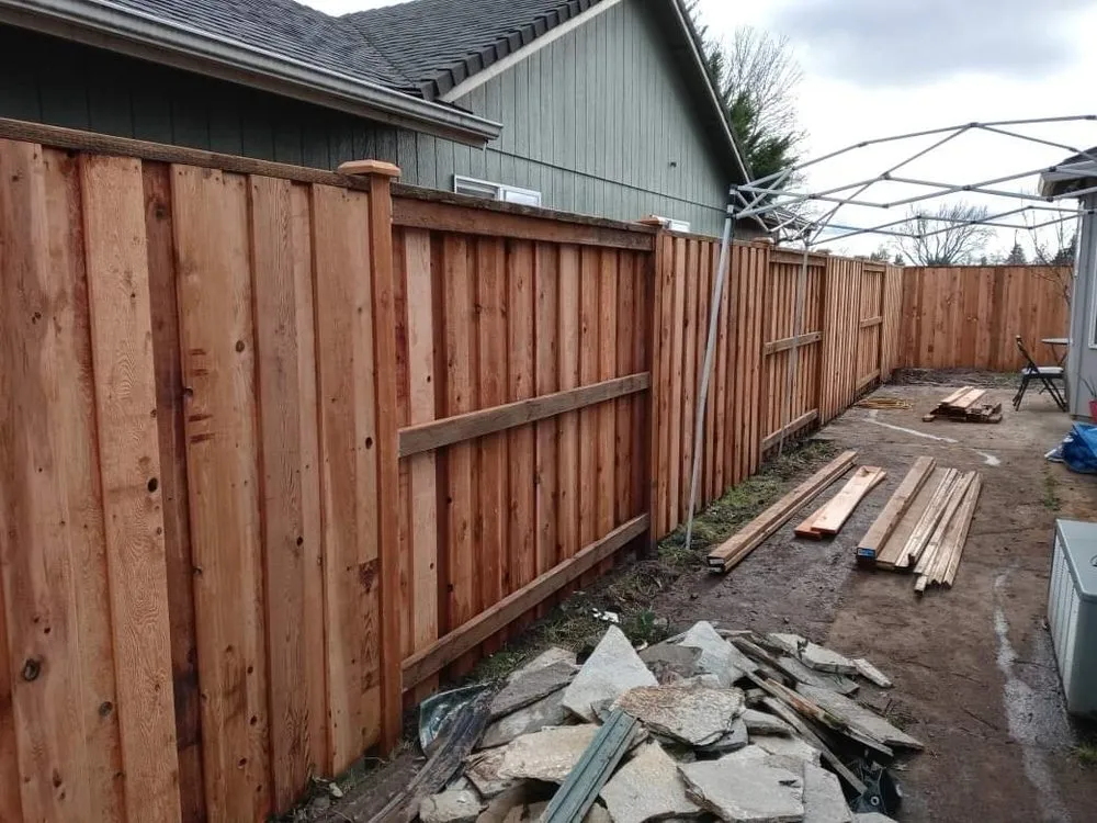 Reliable vinyl fence installation in Eugene, OR by Facade Construction