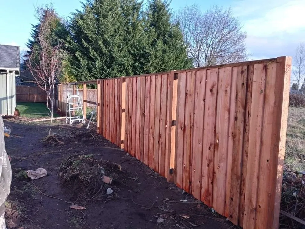 Quality fence repair experts serving Eugene, OR - Facade Construction