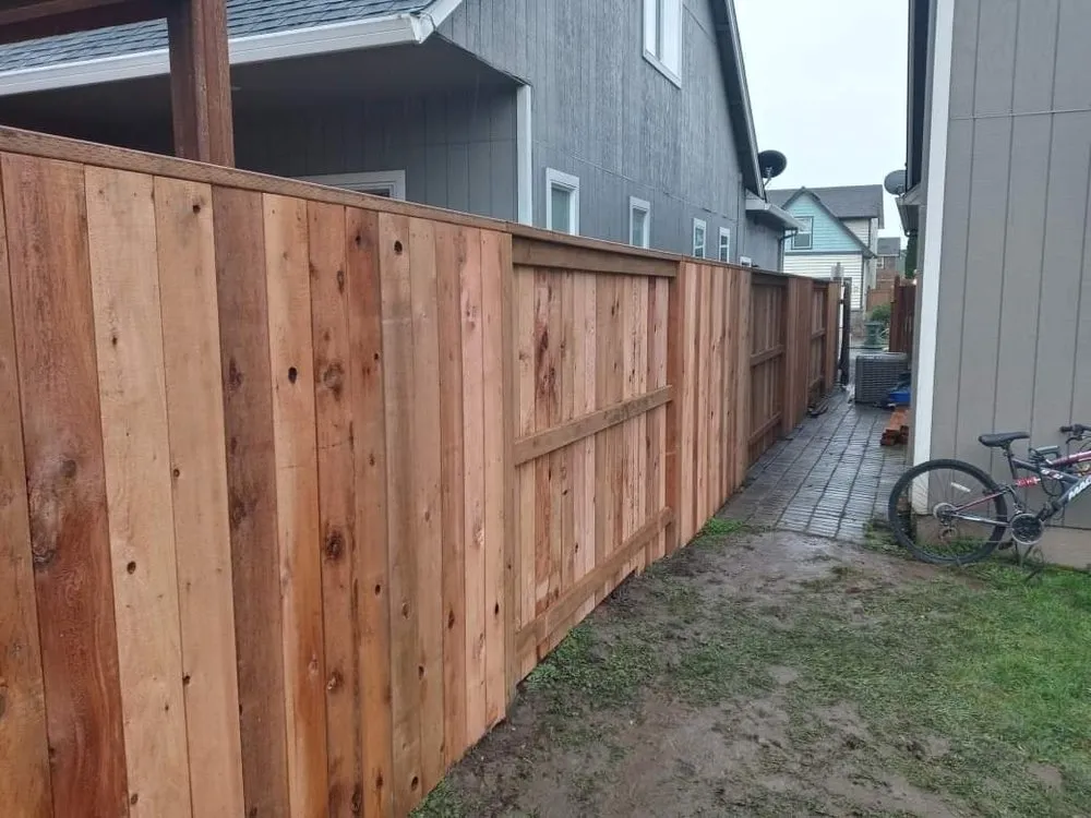 Trusted vinyl fence installation in Eugene, OR by Facade Construction