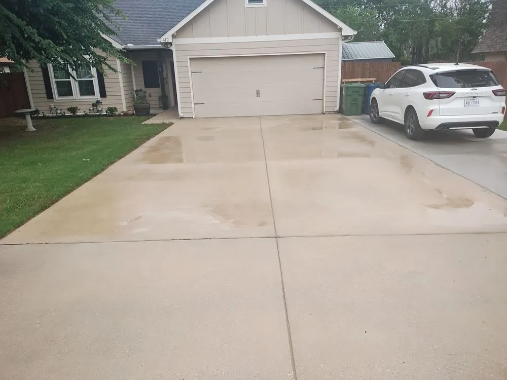 Expert fence installation in Aubrey, TX by Facelift