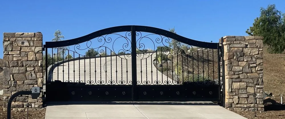 Expert fence repair experts serving Fallbrook, CA - Fallbrook Custom Estate Gate