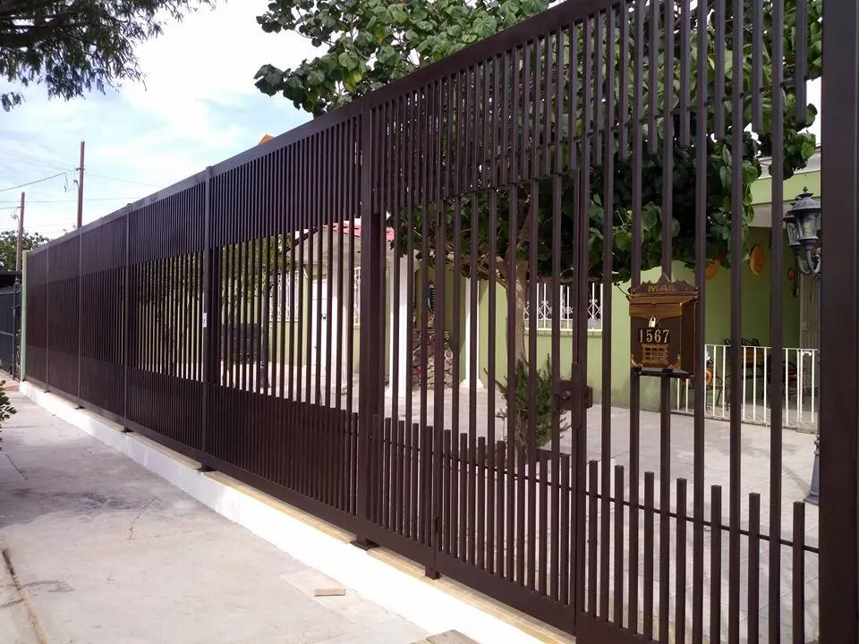 Reliable vinyl fence installation for homes in Murrieta, CA by Fausto's Help