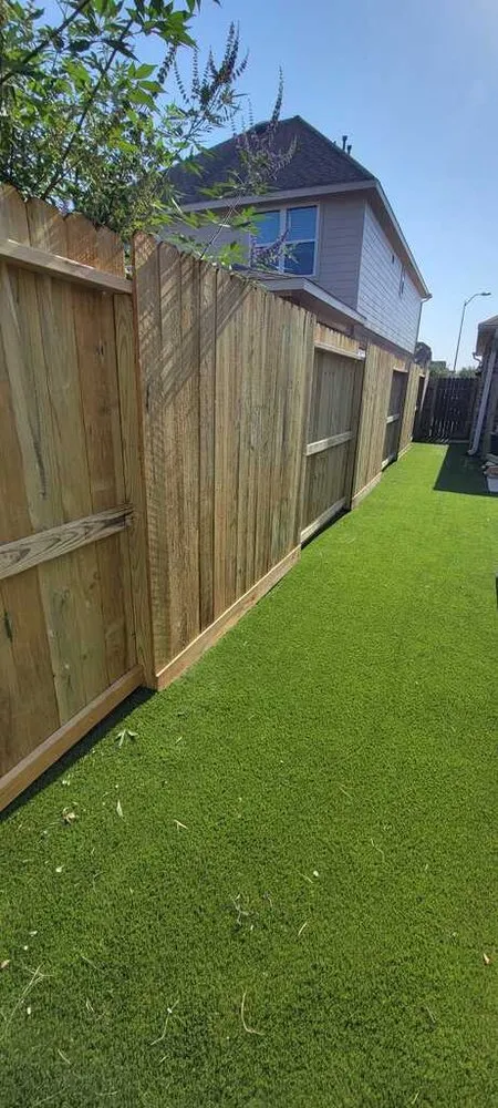 Trusted vinyl fence installation service in Spring, TX - Feeser Construction