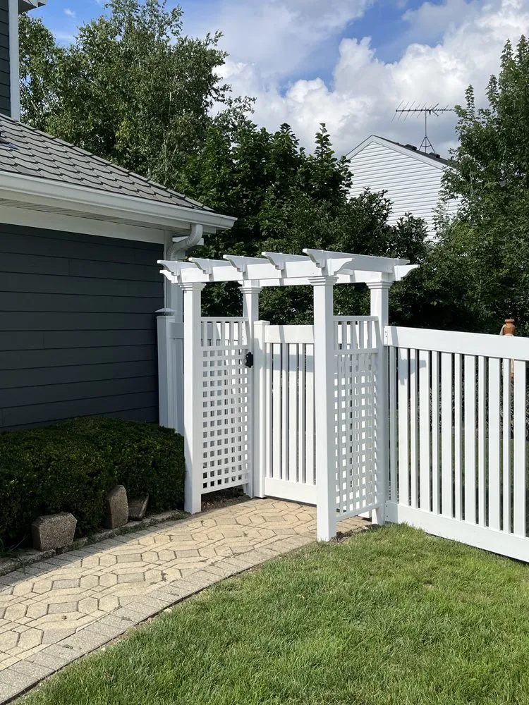 Professional fence repair experts serving Elgin, IL - Fence Connection
