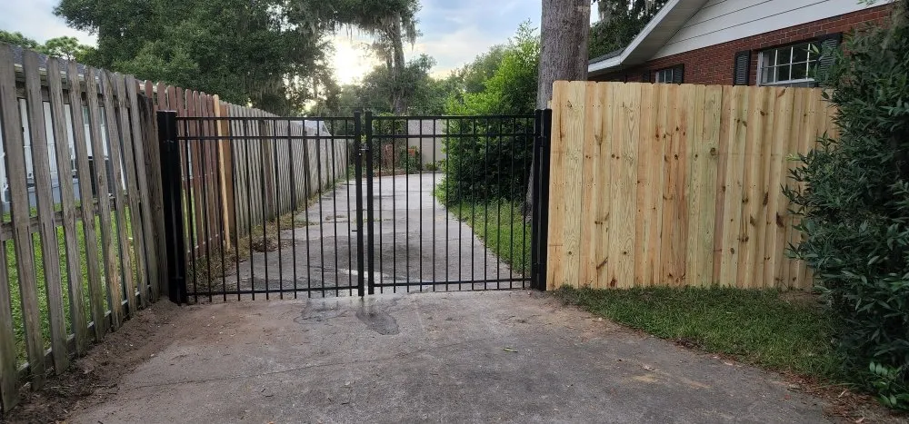 Trusted vinyl fence installation for homes in Mount Dora, FL by Fence Guy
