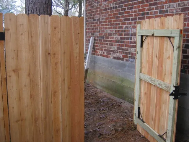 Quality wood fence service in Conroe, TX by Fence-it