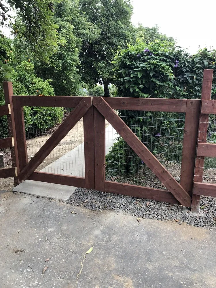 Reliable vinyl fence installation service in Fallbrook, CA - Fence Pros Plus