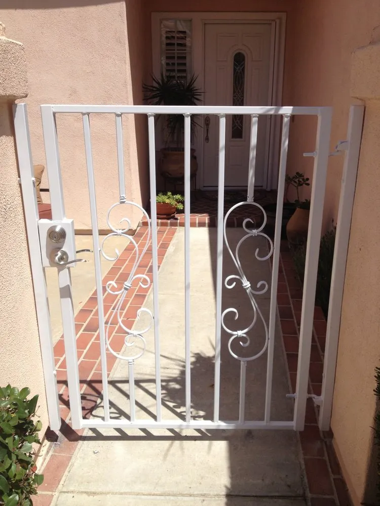 Local fence repair experts serving Fallbrook, CA - Fence Pros Plus