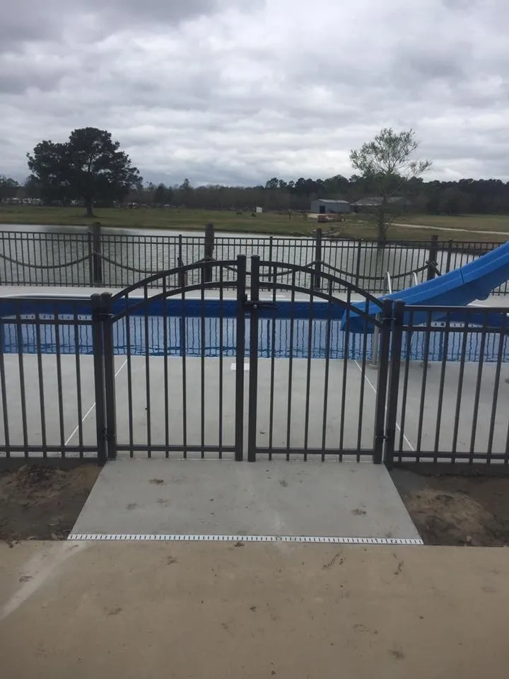 Trusted vinyl fence installation in DeRidder, LA by Fencemakers
