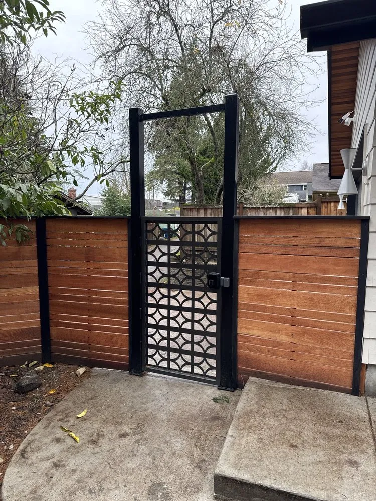 Professional wood fence service for homes in Bothell, WA by Fencetopia