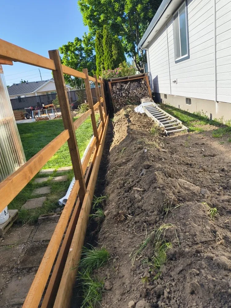 Affordable fence repair in Springfield, OR by Five Seasons
