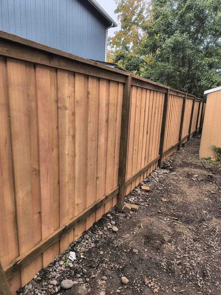 Affordable fence repair in Springfield, OR by Five Seasons