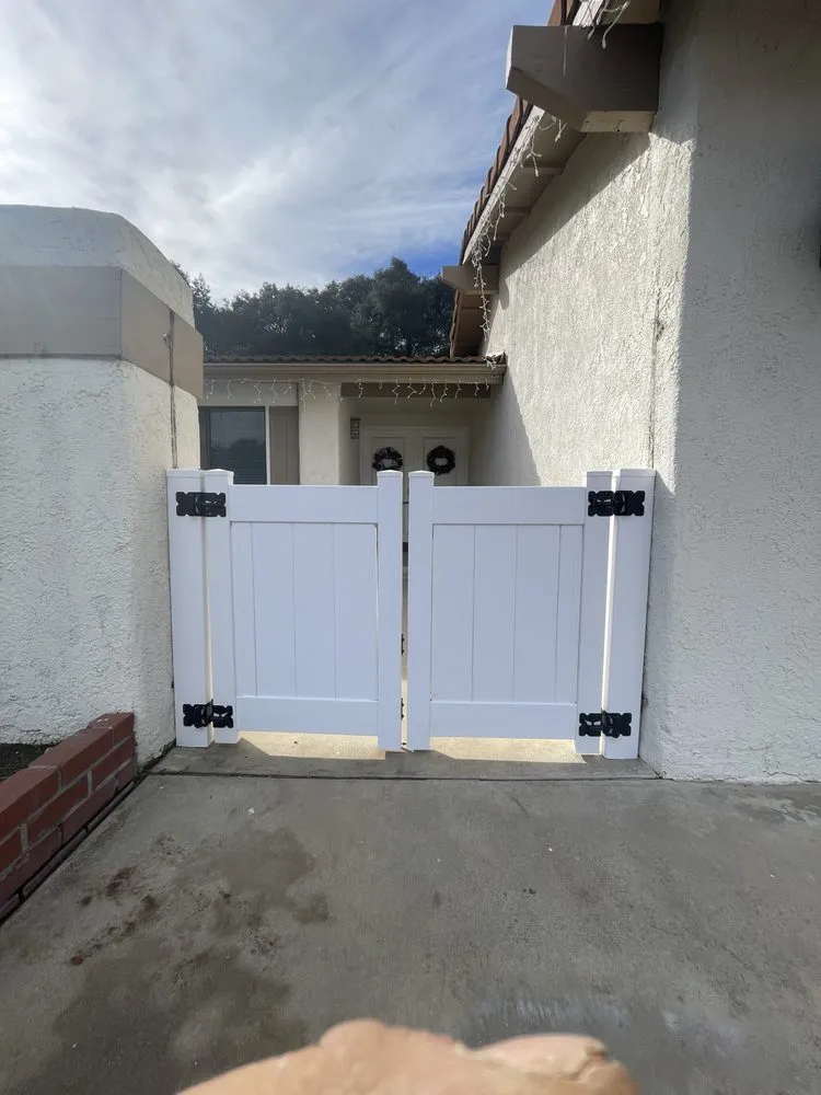 Local vinyl fence installation experts serving Placentia, CA - Fs Services