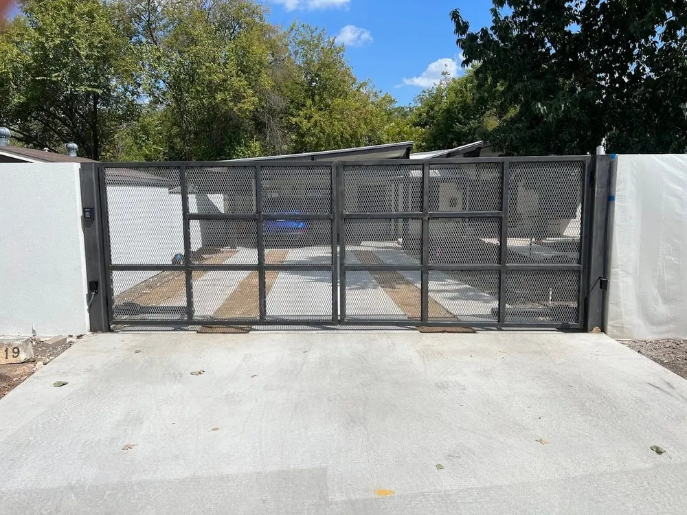 Local vinyl fence installation service in Austin, TX - Gate Doctors