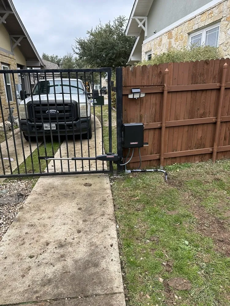 Expert wood fence service service in Austin, TX - Gate Doctors