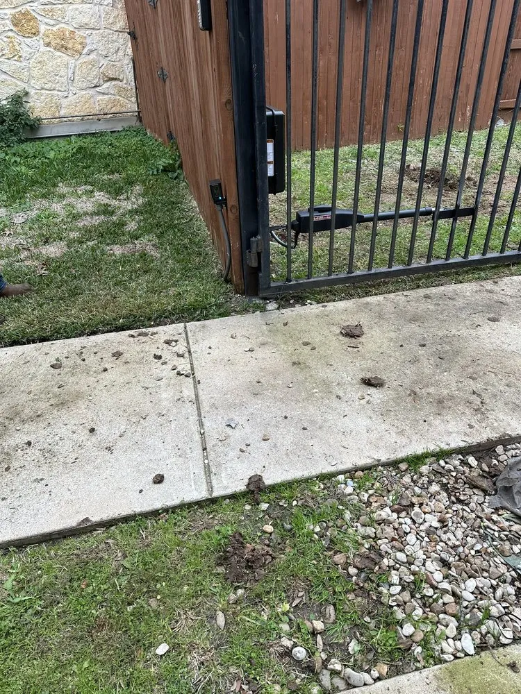 Affordable vinyl fence installation service in Austin, TX - Gate Doctors