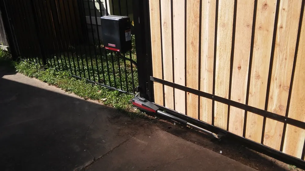 Local vinyl fence installation service in Austin, TX - Gate Doctors