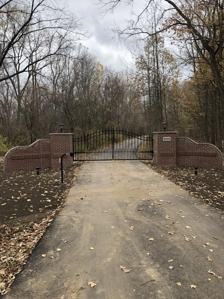 Top-rated vinyl fence installation for homes in Flint, MI by Gate Logic