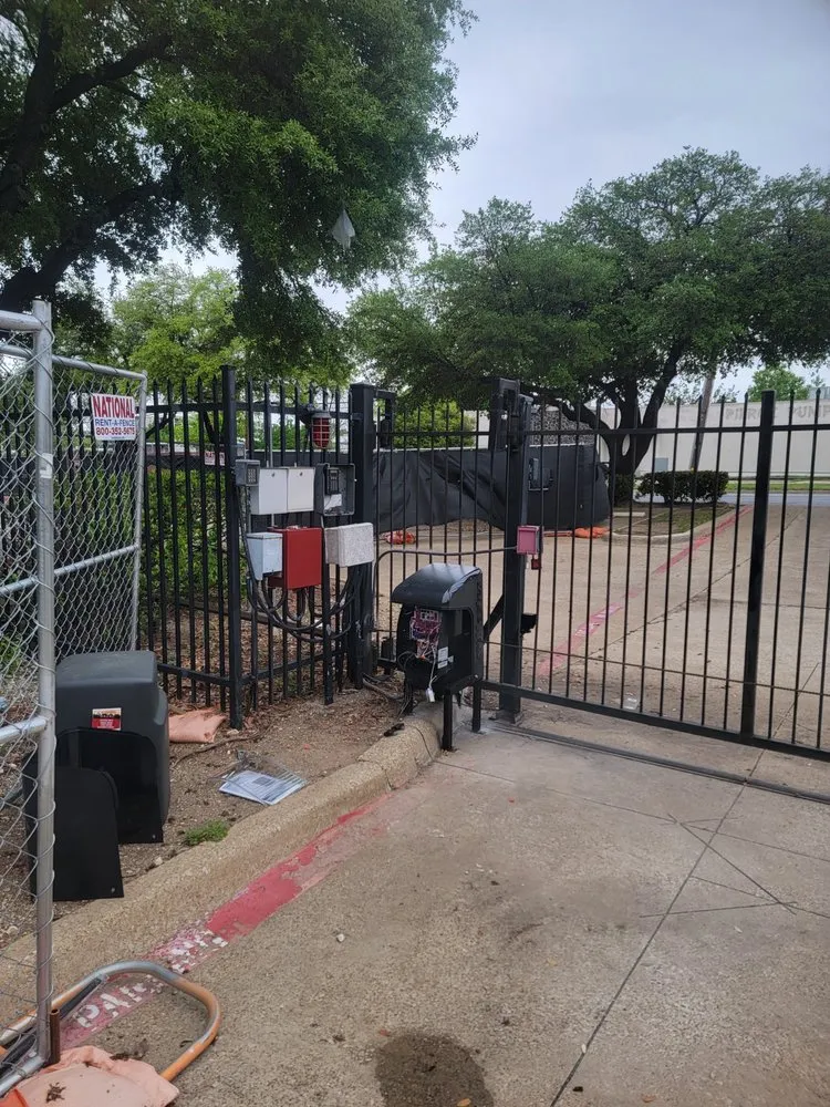 Top-rated chain link fencing service in Richardson, TX - Gate Services