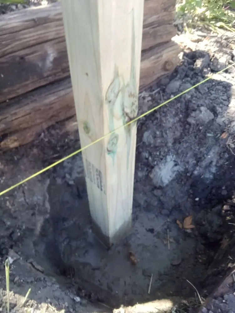 Top-rated fence repair in Alvin, TX by Git Er Done
