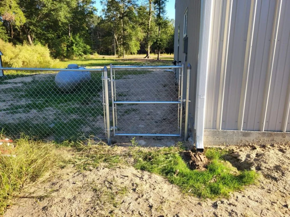 Affordable vinyl fence installation experts serving Vidor, TX - Gladiator Deck & Fence