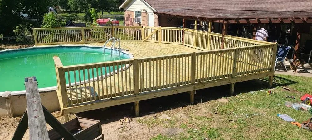 Local privacy fencing in Vidor, TX by Gladiator Deck & Fence