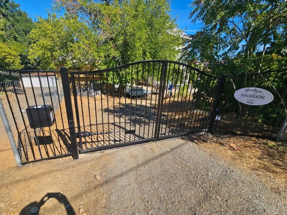 Affordable vinyl fence installation experts serving Redding, CA - Gone Welding