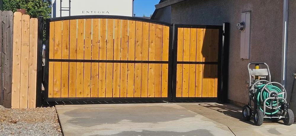Expert vinyl fence installation in Redding, CA by Gone Welding