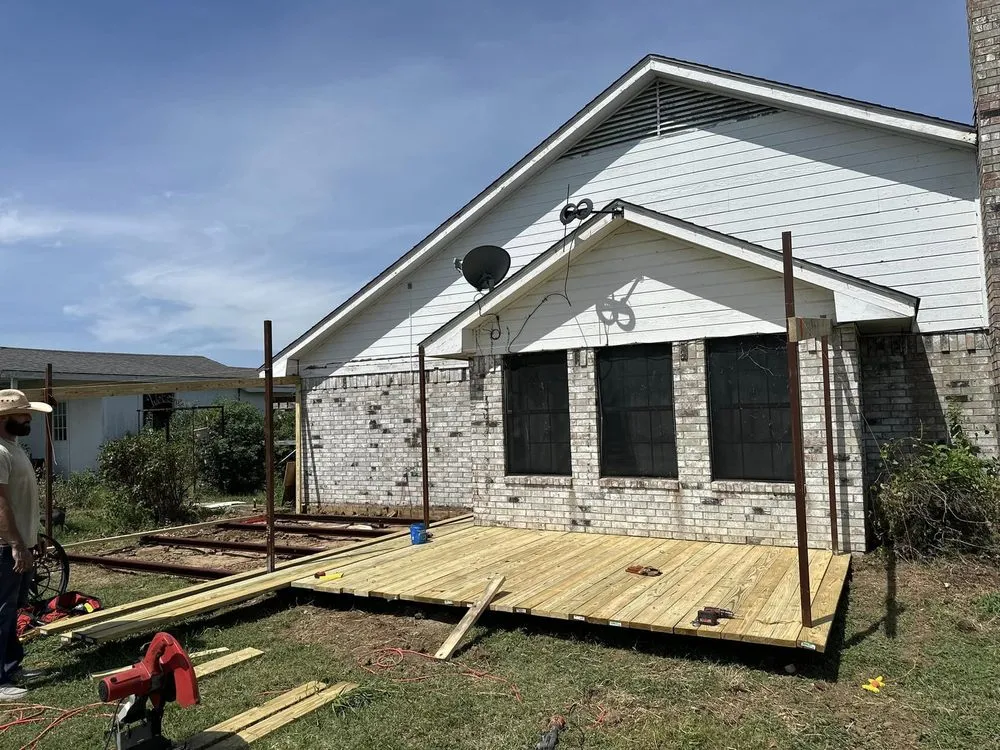 Top-rated vinyl fence installation service in Kemp, TX - Gracie's Construction