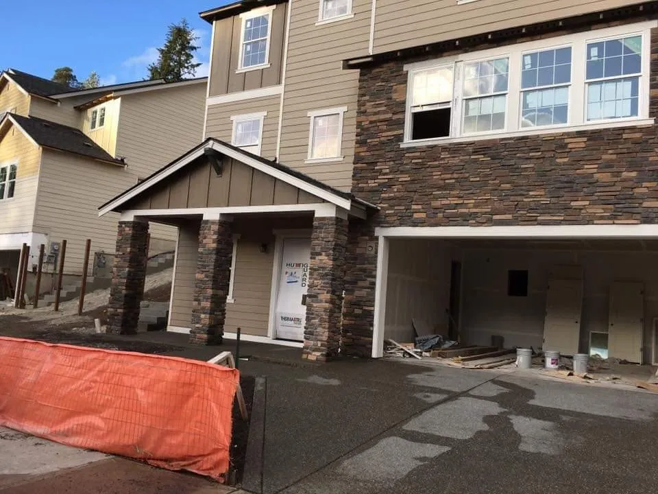 Top-rated wood fence service for homes in Bothell, WA by Grados Construction