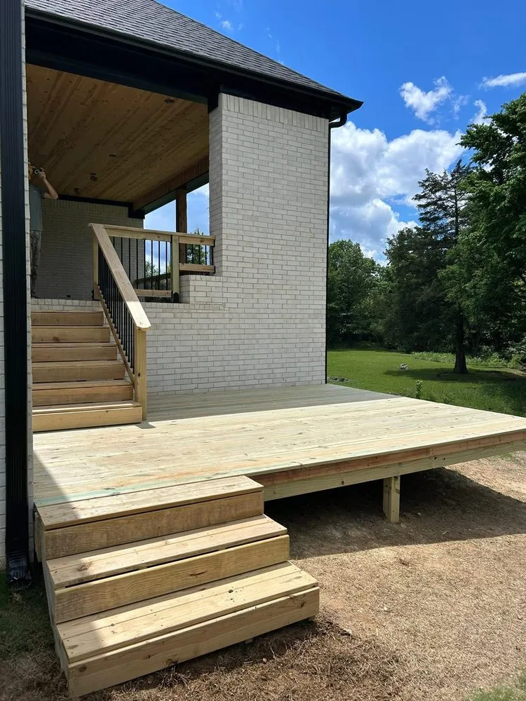 Quality wood fence service experts serving Benton, AR - Gray Constructors