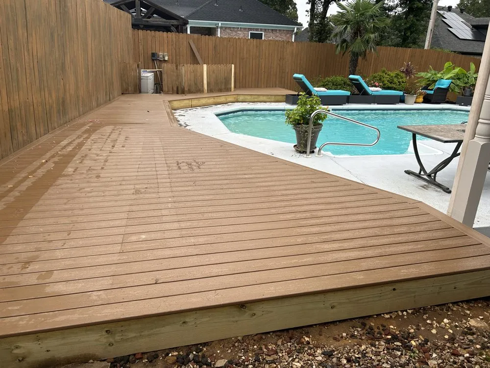 Trusted vinyl fence installation for homes in Benton, AR by Gray Constructors